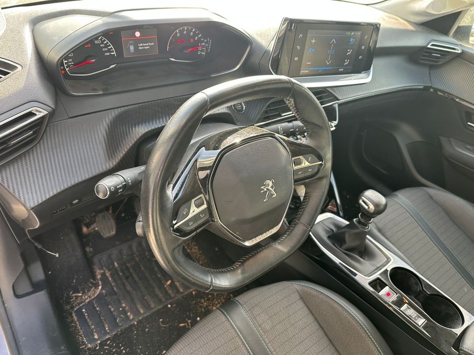 Peugeot 208 , puretech ,1,2 benzina turbo(Avariat)