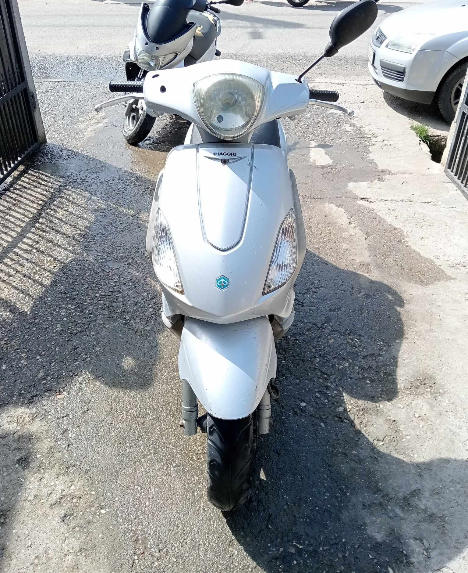 Vând scuter ok Piaggio Fly 100cc 4t acte totot