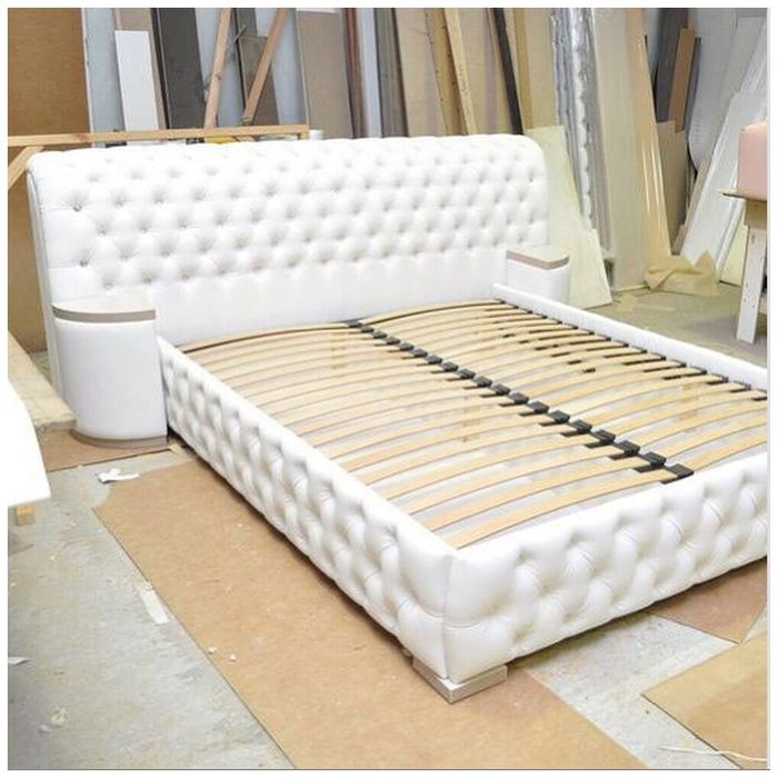 Перетяжка мягкой мебели любой сложности.