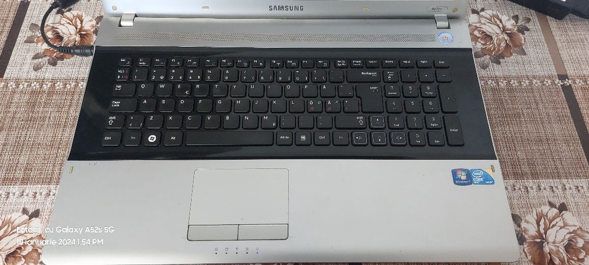 Laptop Samsung RV711