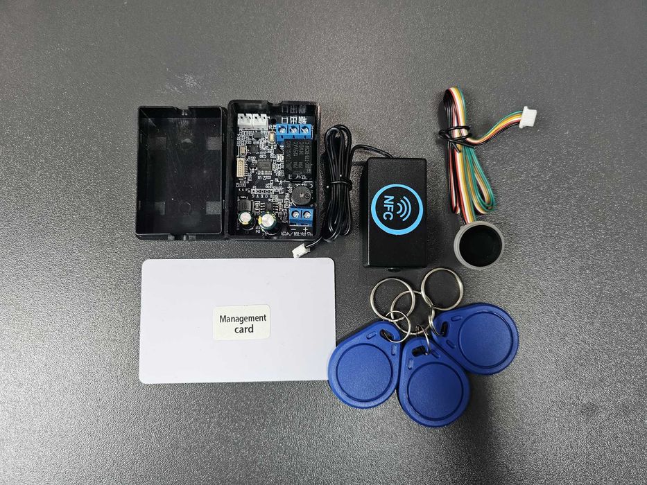 Контрол на достъп управление бариери врати гараж биометрия карта чип