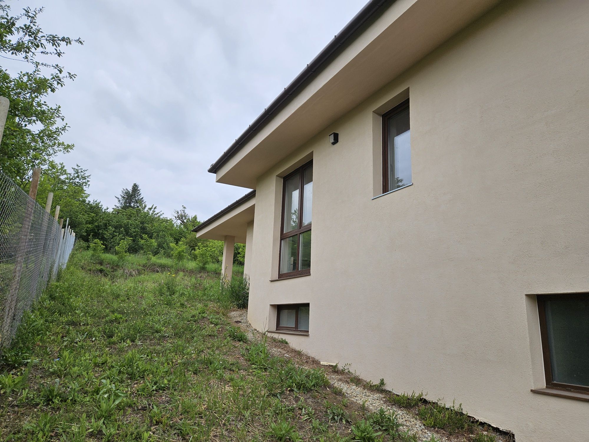 Proprietar vand casa D + P