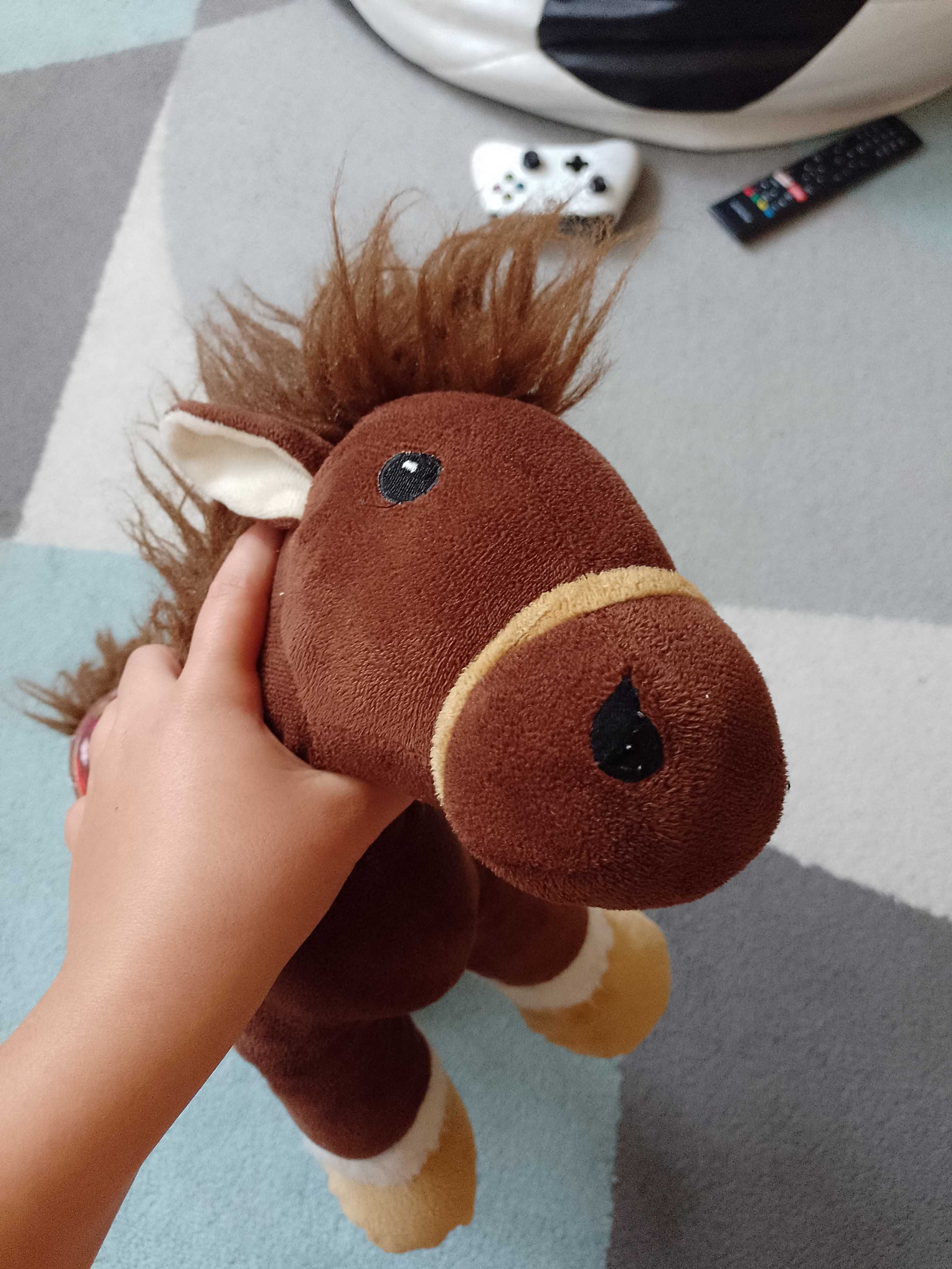 Плюшена играчка кон