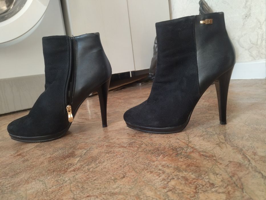 Срочно продам сапожки и туфельки замшевые