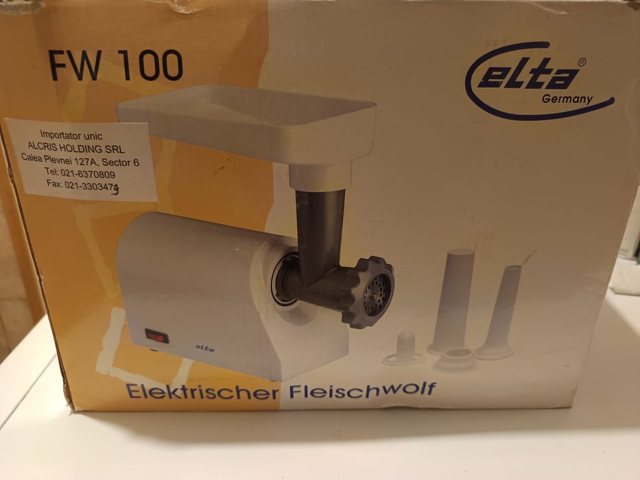 Vând mașina de tocat carne electrica