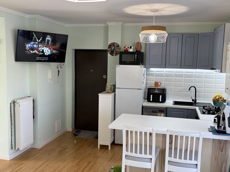 Apartament 2 camere, etaj 1/2,  44 mp, 2 balcoane, parcare CF