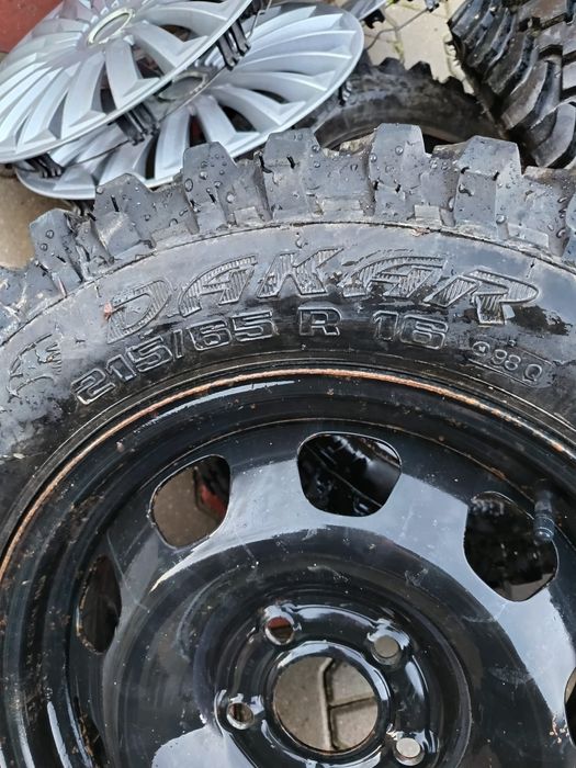 Vând jenți și cauciucuri dacia duster 4x4 affroad