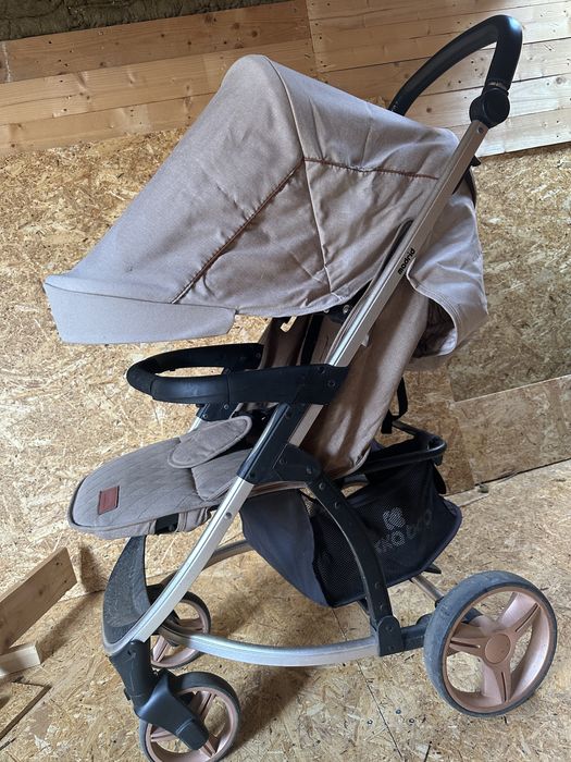 Vand carucior 3 in 1 stare buna cu mici defecte care se pot repara