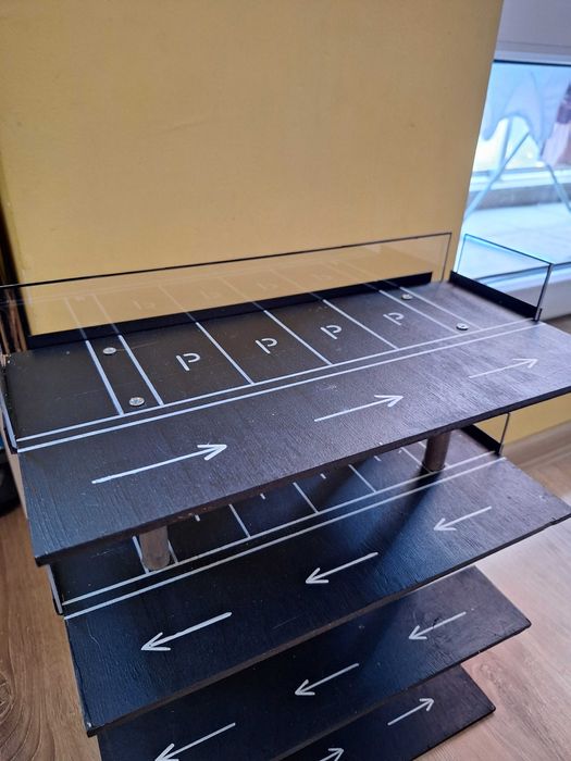 Детски паркинг гараж (ръчна изработка)