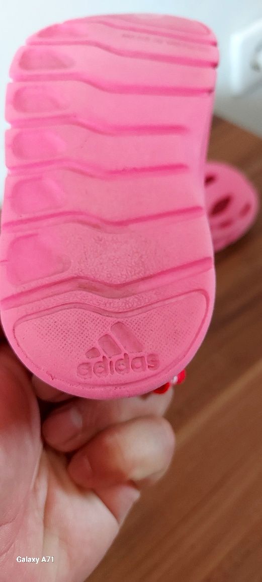 Детски сандали Adidas,стелка 17 см.Безупречни.