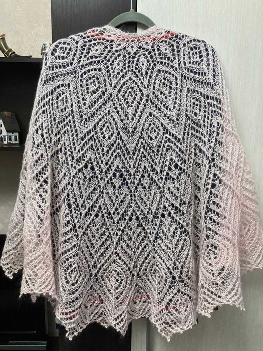 Шаль розовая из королевского мохера, ручной вязки