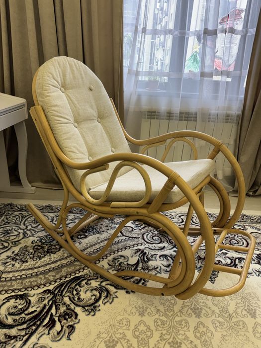Кресло качалака натуральный ротанг