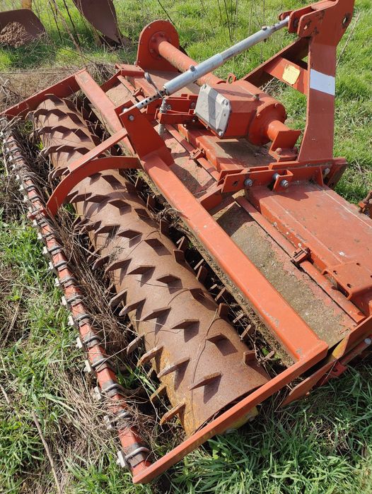 Remorca tocătoare freză tăvălugi plug