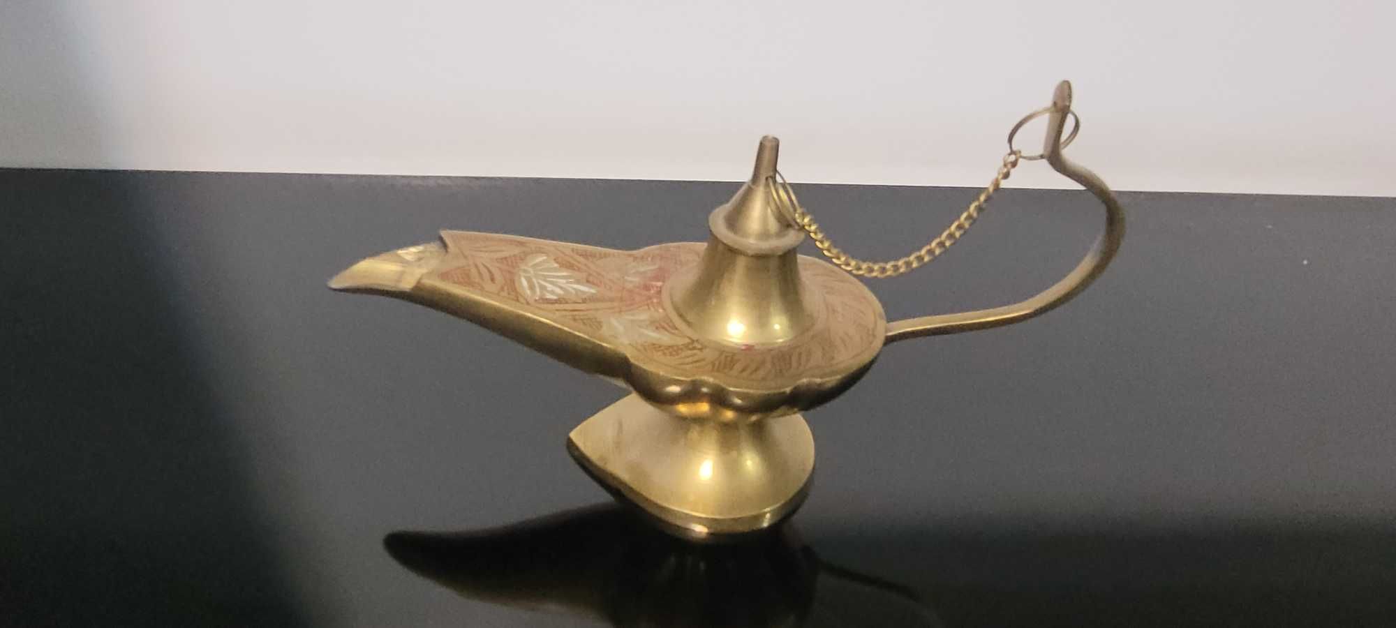 Lampa orientala din alama / bronz (Lampă Aladdin Chirag)