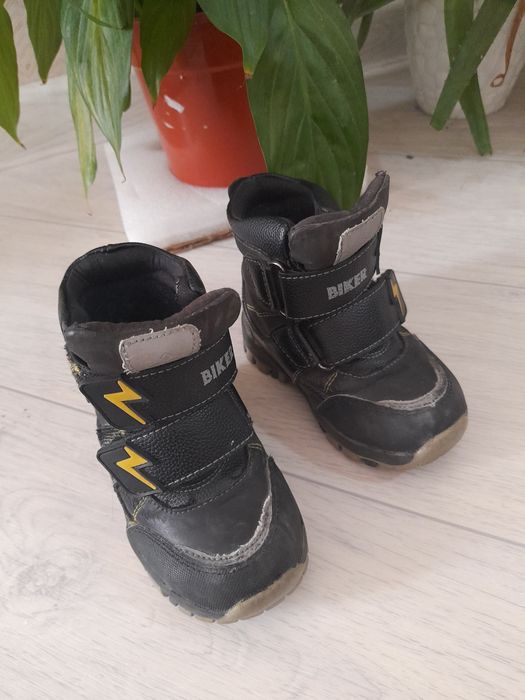 Сапоги для мальчика размер 24 . Цена 1000 тг