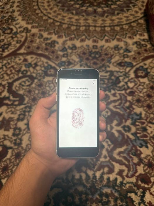 iPhone SE 2020 — идеальное состояние