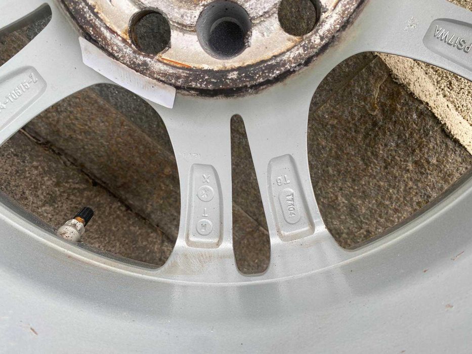 Гуми с джанти 205/60R16 за Toyota