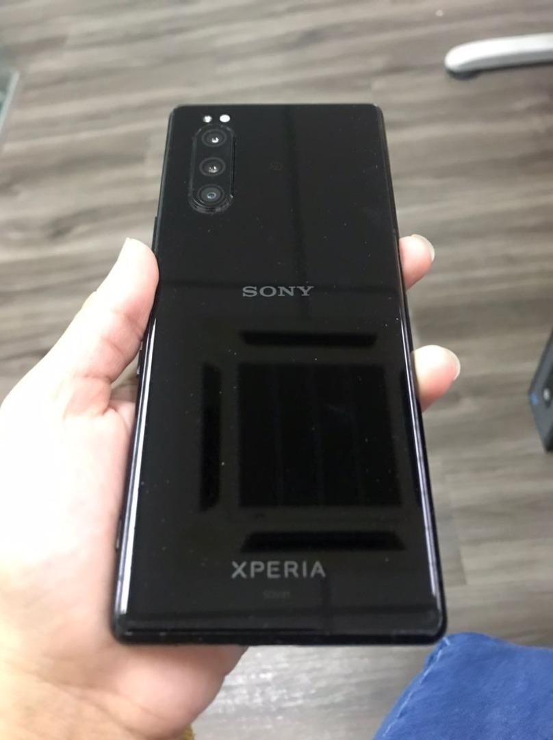 Sony Xperia 5 sotiladi