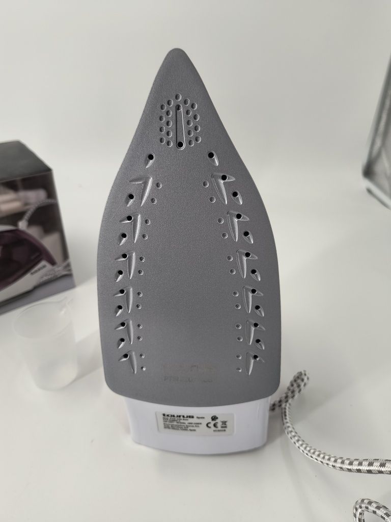 Чисто нова парна ютия TAURUS 2200w в синьо и розово