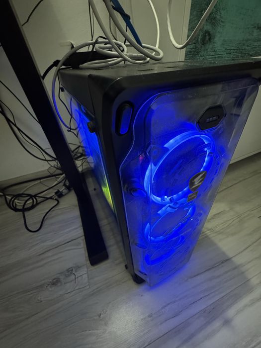 Setup Complet Gaming: 2 monitoare, casti+tastatura+mouse + pc