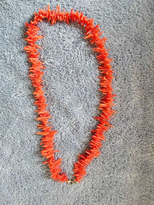 Винтажные кораловые бусы