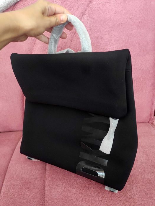 DKNY нова с етикет дамска раница чанта