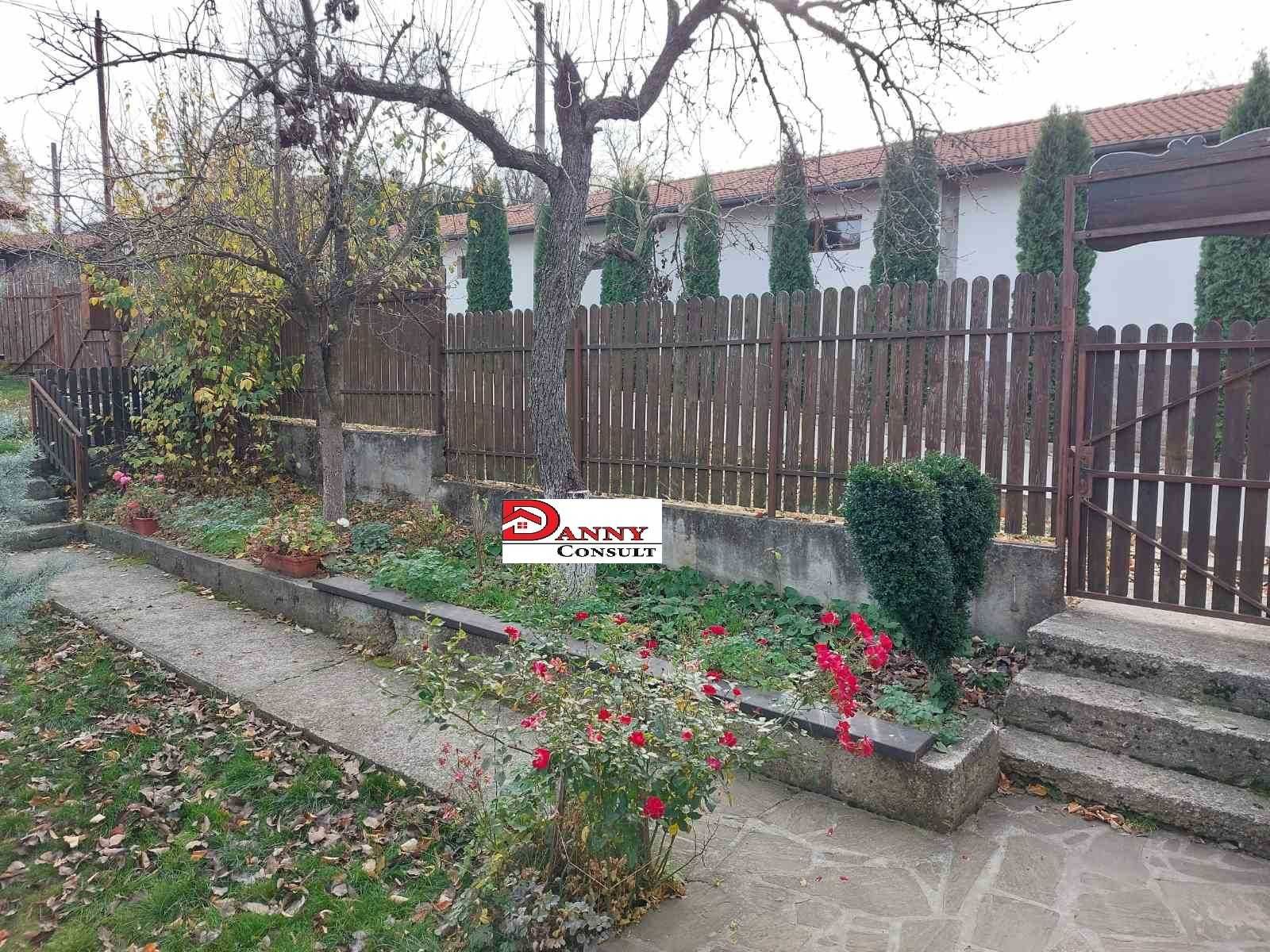 Едноетажна къща с двор в Еленския балкан