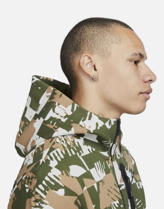 Мъжки комплект Nike Tech Fleece Camo Rough Green Bone - размер S