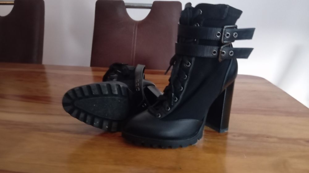 Черни,боти, 36 номер,никога не са носени ,стабилни и удобни.е