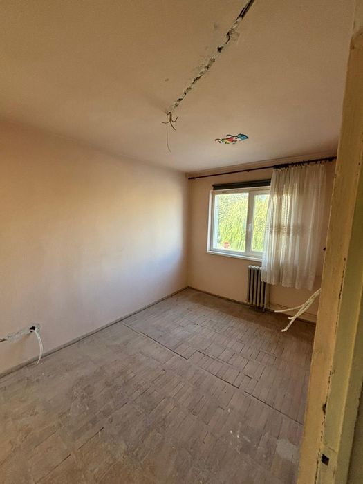 PROPRIETAR vând apartament cu 3 camere Et.1 ,Aleea Ioan Slavici Bl 49