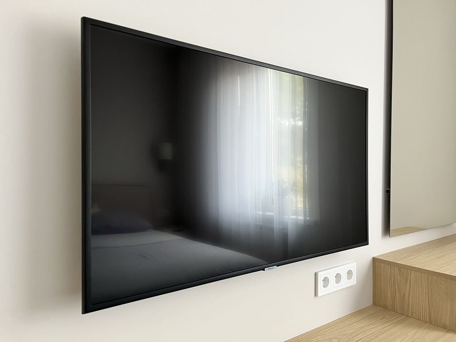 ТВ samsung 43’’ (требуется ремонт подсветки экрана)