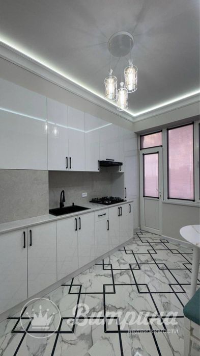 Продаётся 2-комнатная квартира на Юнусабаде, ЖК Хонсарой