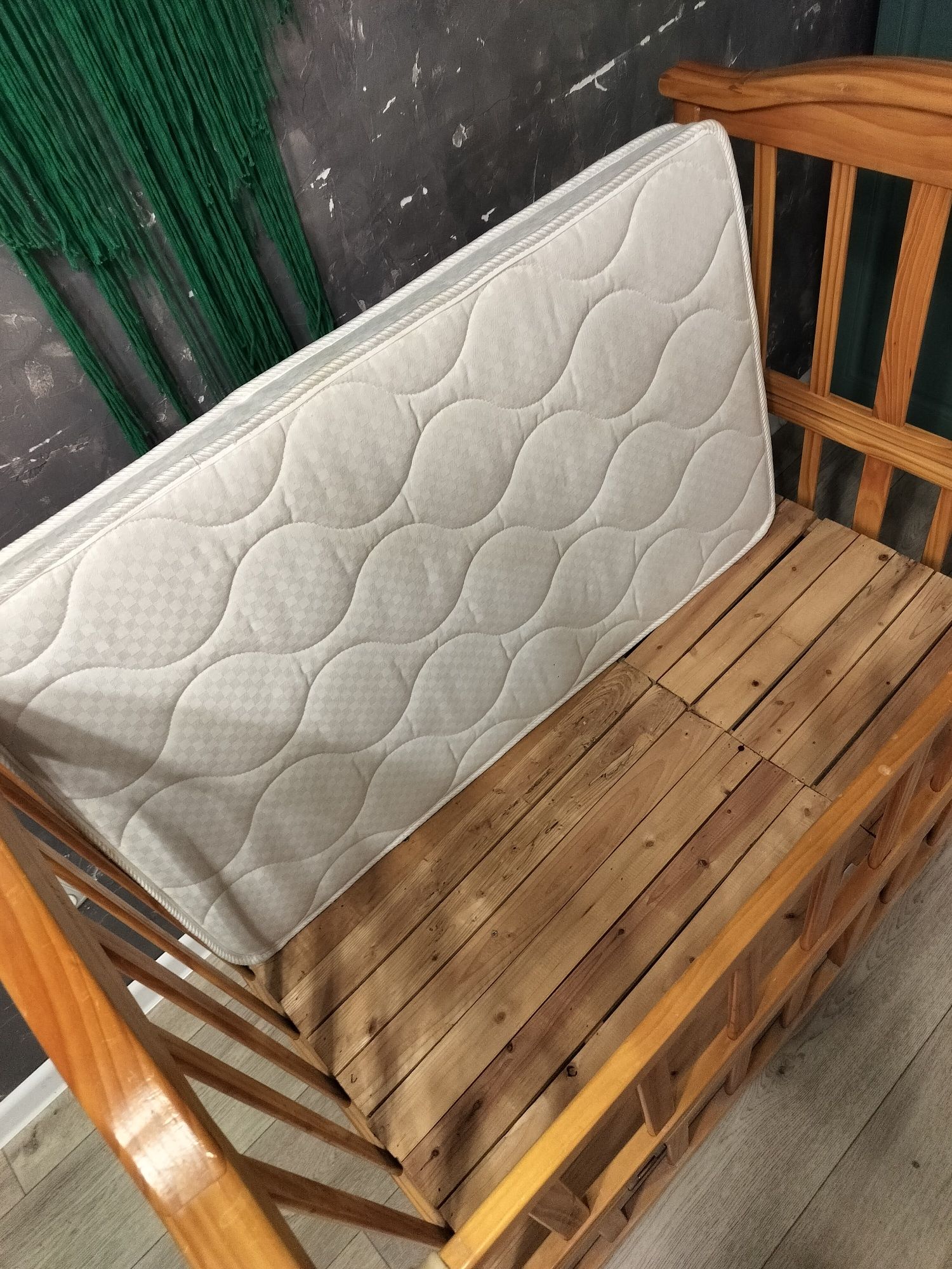 Продам детскую кроватку