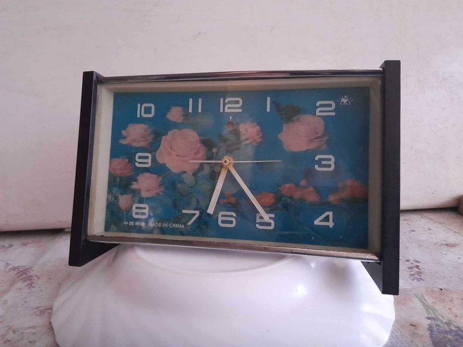 Ceas desteptator de semineu-mecanic ,cu cadran 3D China