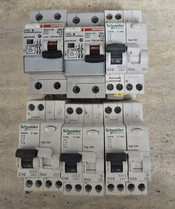 Siguranta automata cu diferențial, Schneider.