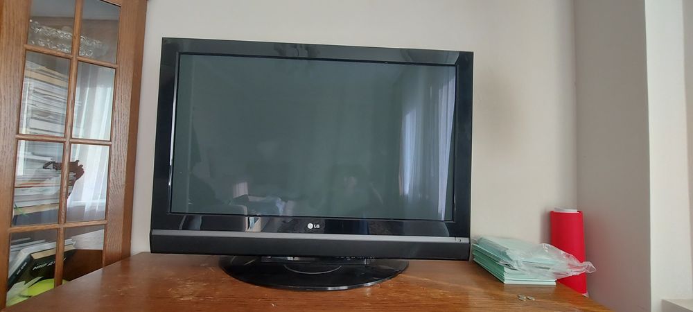 Телевизор  LG продаю