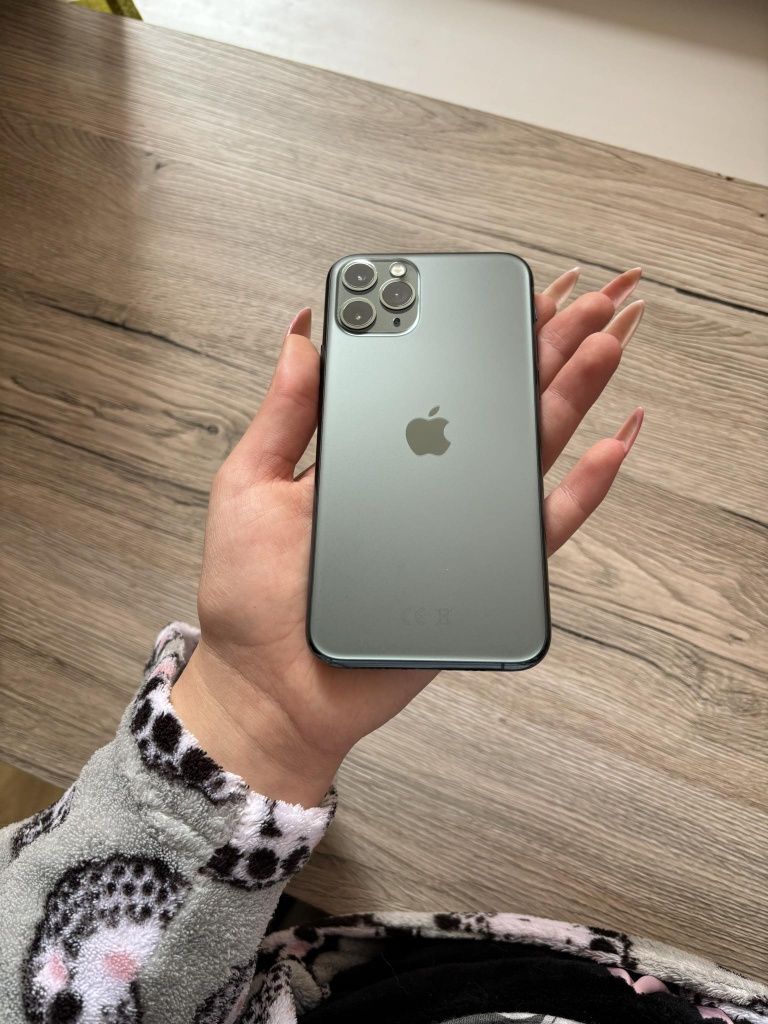 Продавам iPhone 11 pro 256 gb