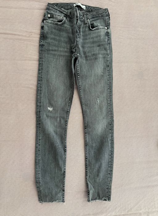 Различни модели дънки Zara