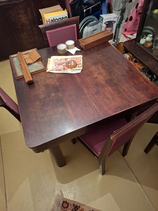 Masa de lemn extensibila cu 4 scaune vintage model vechi