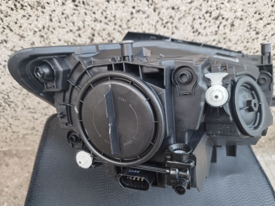 Ляв фар за Mercedes Benz Citan W420 HELLA LED