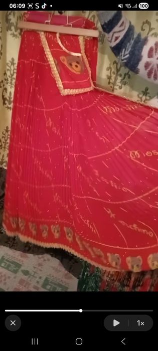 Haine rosi cu pietre Moschino de vanzare