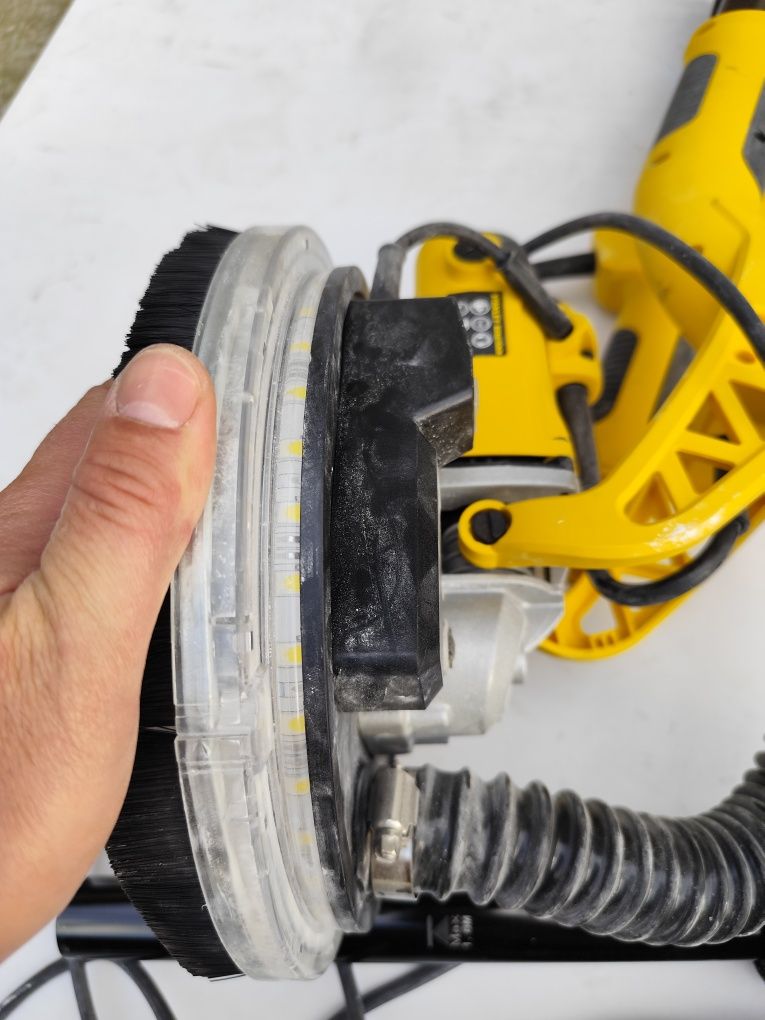 Жираф за шлайфане на стени и тавани Стенли Stanley SFMEE500
