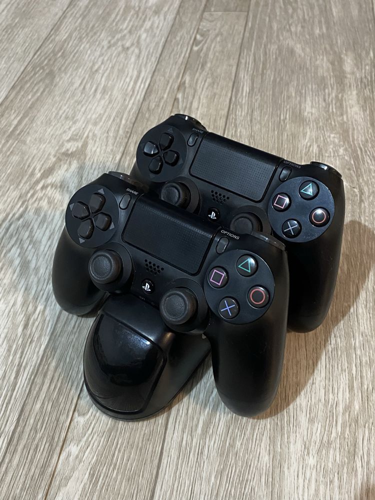 Продаю PS4 PRO 1tb