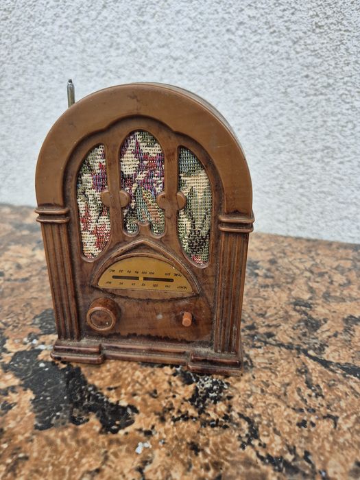 Vând  KingSonic radio in miniatura fabricat made in Hong Kong