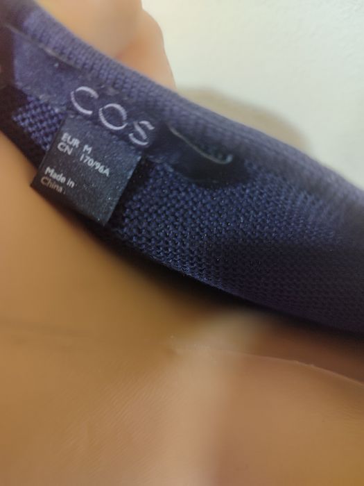 COS-Модерен стил и качество за ценители