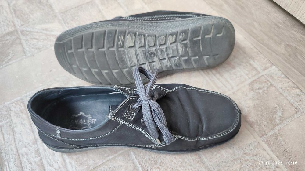 Продавам кожени обувки тип мокасини