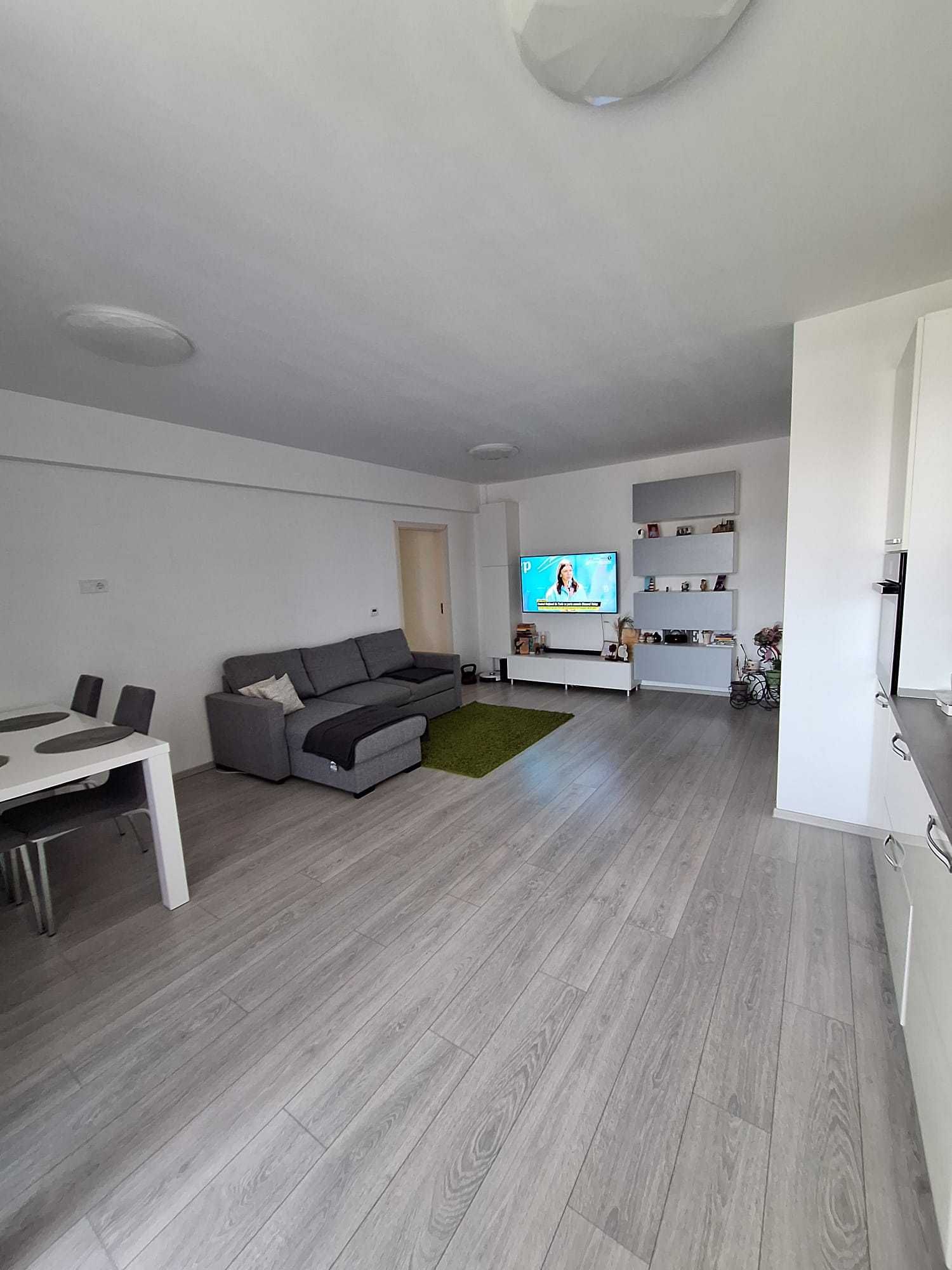 Apartament cu curte proprie & parcare, – zona rezidențială liniștită