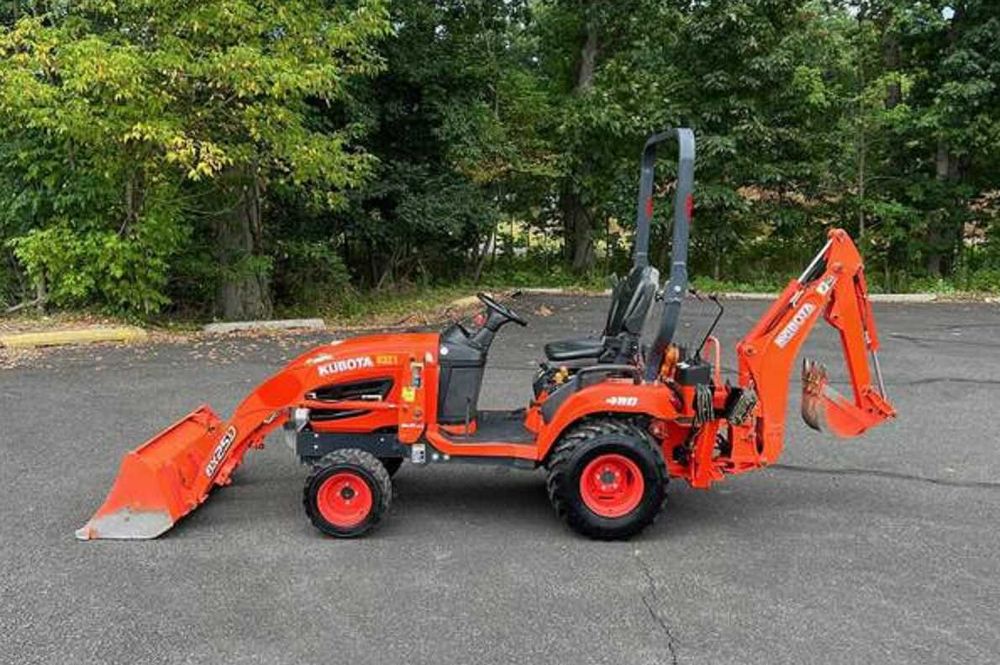 Трактор Kubota кубота с Челен товарач , Багер