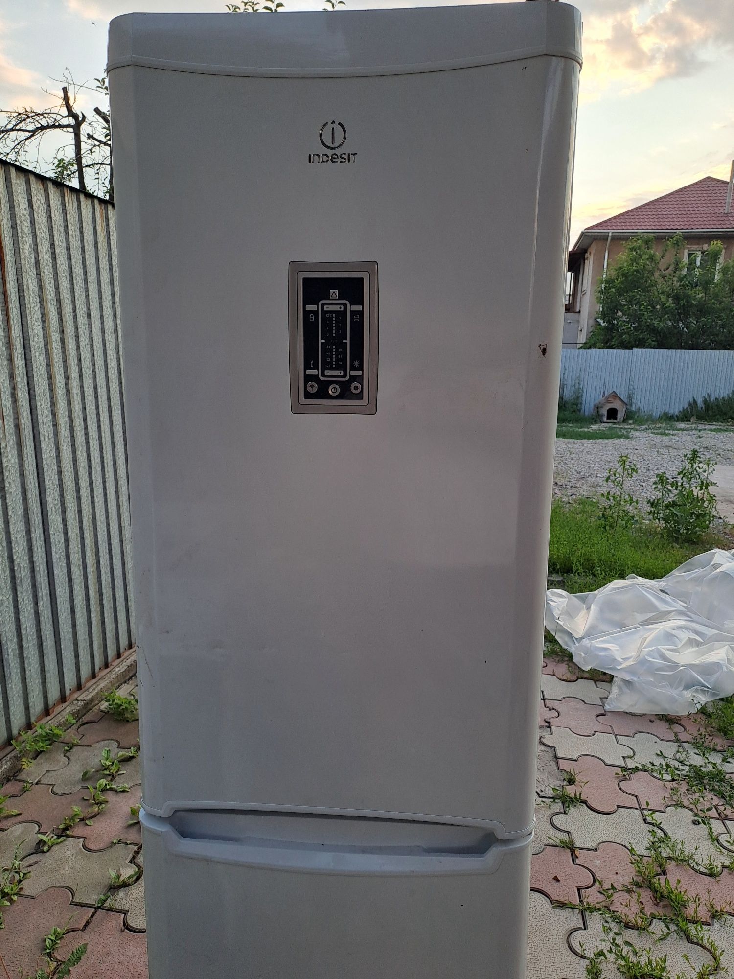 Холодильник indesit