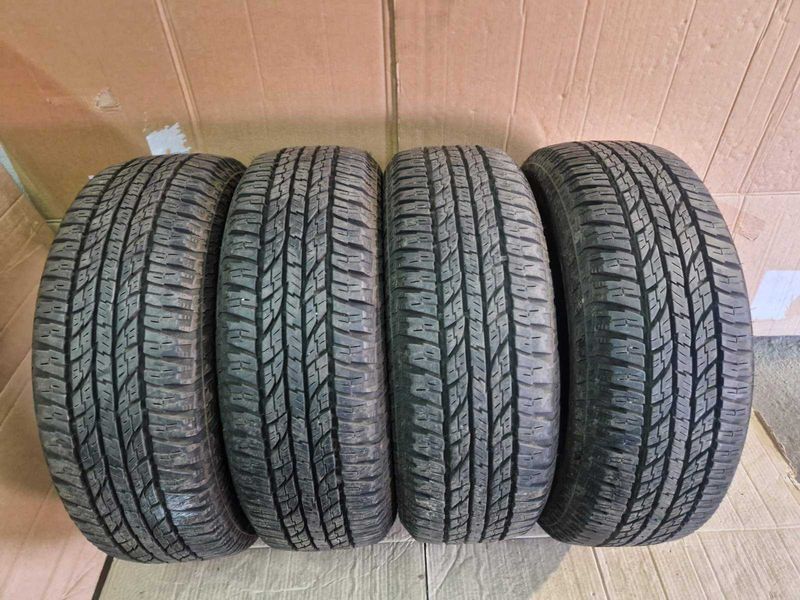 4 бр. Yokohama 215/65/16
всесезонни гуми DOT3920